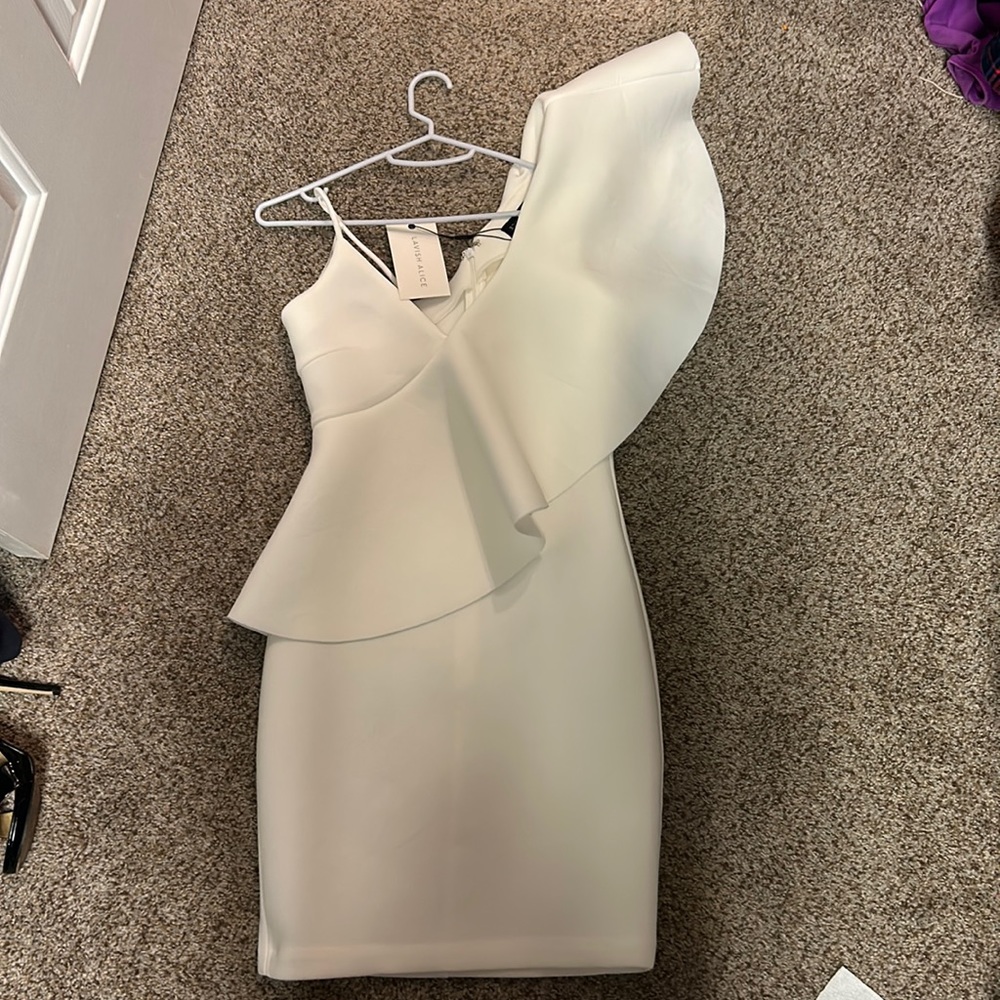 White dress, size 4, lavish Alice brand